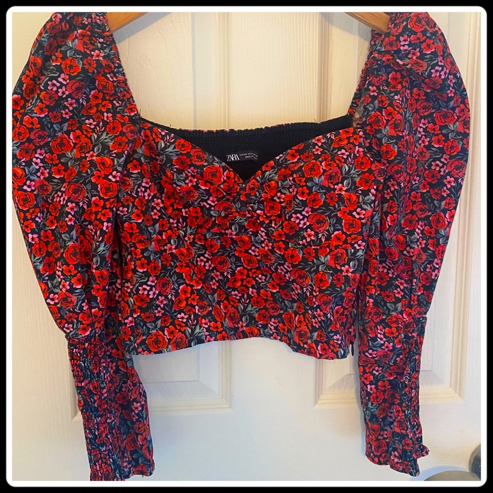 Zara Floral Top Puff sleeve Red and Pink flowers 🌹🌷